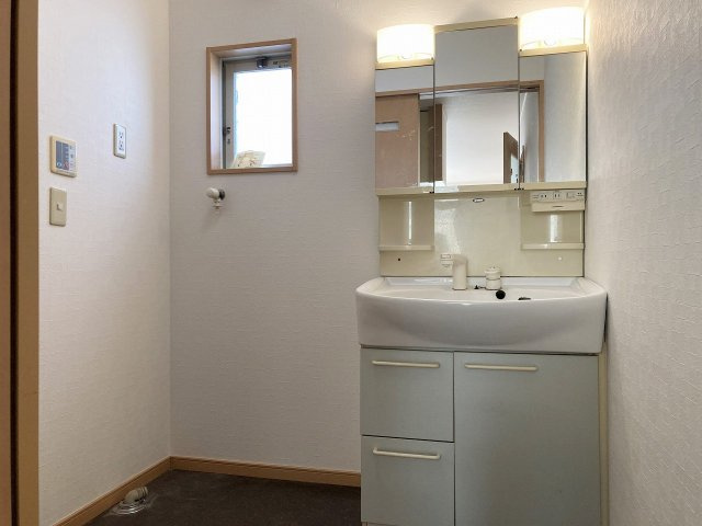 【独立洗面台】 | □■小田原市国府津 中古戸建■□ | 三面鏡付き洗面化粧台