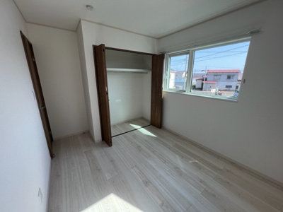 【洋室】 | 　盛岡市三本柳B棟 | 床の色が明るいのでお部屋が広く見えます！