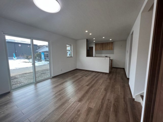 【居間・リビング】 | 　盛岡市三本柳B棟 | 南向きの明るいリビング☆