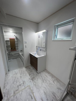 【独立洗面台】 | 　盛岡市三本柳B棟 | 三面鏡洗面台は収納が多く生活感を出したくない人にオススメ！