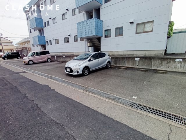 シェリール B棟　　刈谷市近郊の賃貸はクラスホーム刈谷店の駐車場