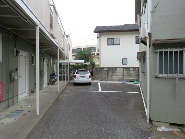 フォレストヒルズの駐車場