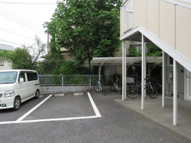 フォレストヒルズの駐車場