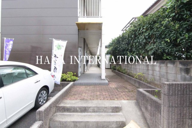 レオパレスグランドゥールのエントランス