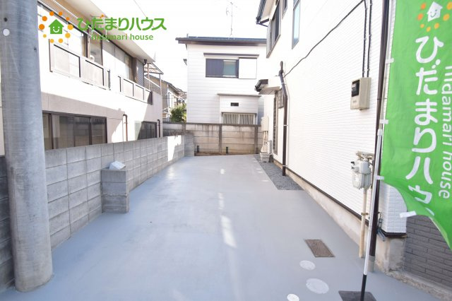 見沼区上山口新田　中古一戸建ての駐車場