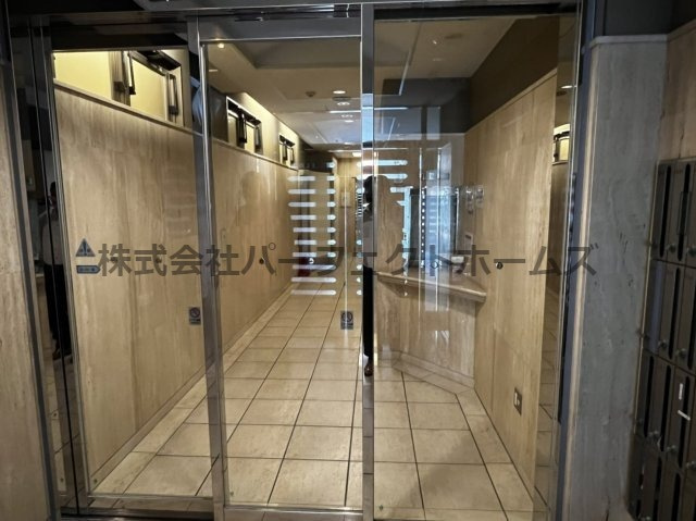 中央メルヴェール江坂のエントランス|建物の内部です