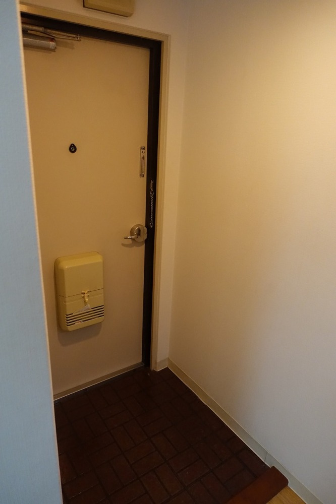 ハイツシャルムの玄関