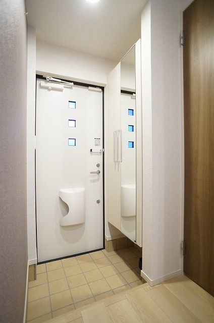 カンファーツリーハウスの玄関