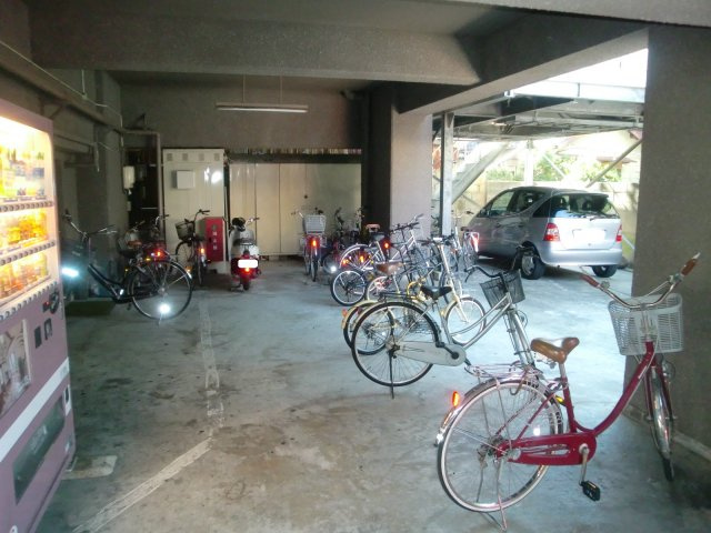 【その他共用部分】 | ユトリロ新川 | 駐輪場