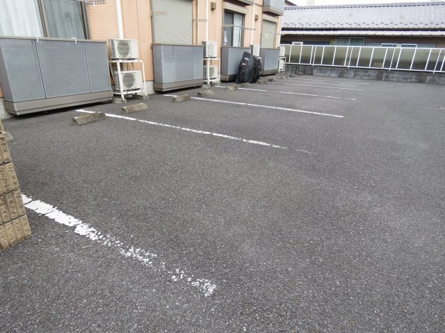 ジェンティールの駐車場