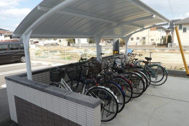 倉敷市中庄のアパートのその他共用部分|自転車置き場。