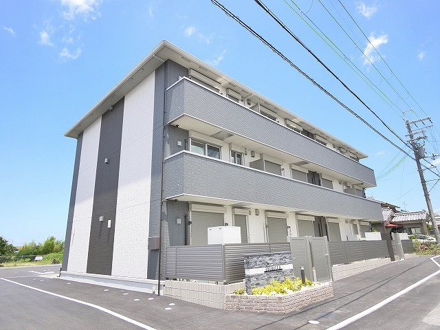 エストレヤの外観|落ち着いた雰囲気の外観です