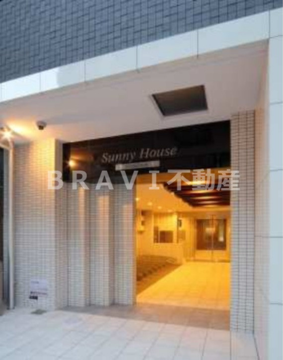 サニーハウス天満橋 BRAVI不動産のエントランス