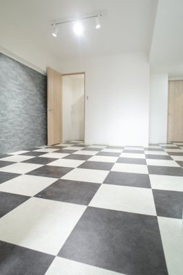 【洋室】 | アメニティ21 | 扉の奥に広がる収納スペース。