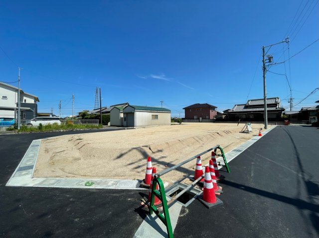 【前面道路含む現地写真】 | 松阪市嬉野見永町《ガーデンヒルズ嬉野見永町 全4区画》
