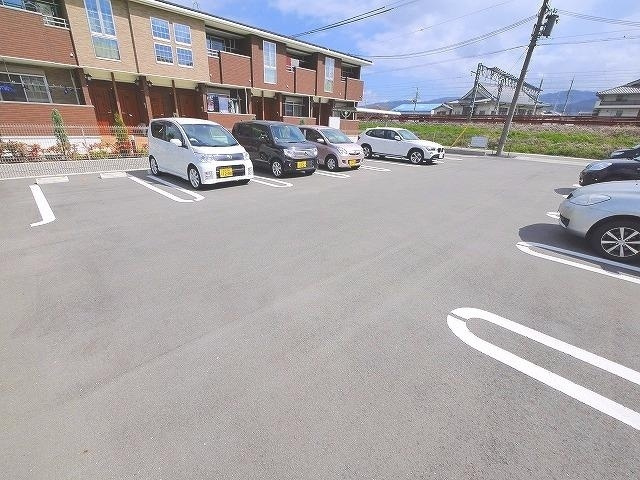 サンガーデンＭ・Ⅰの駐車場|駐車スペースもあります