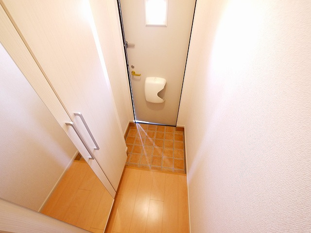 サンガーデンＭ・Ⅰの玄関|明るい玄関です