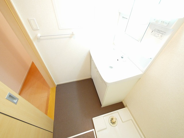 サンガーデンＭ・Ⅰの洗面所|ゆったりとスペースのある洗面所