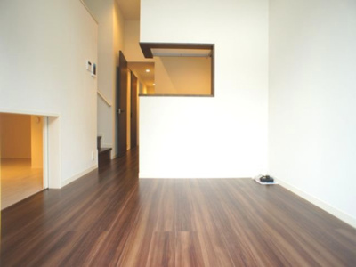 【居間・リビング】 | ラヴィーヌ中丸 | 快適に過ごせるエアコンが付いています♪