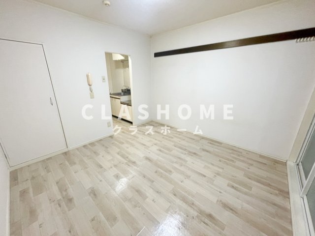 森ヶ丘ハイツの居間・リビング|同物件の別部屋になります。