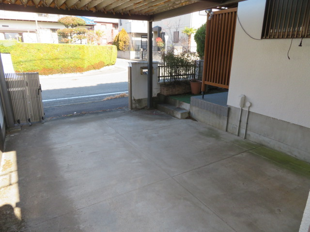 高崎市吉井町南陽台　中古の駐車場|駐車場があるので、車を買う予定の方も安心です