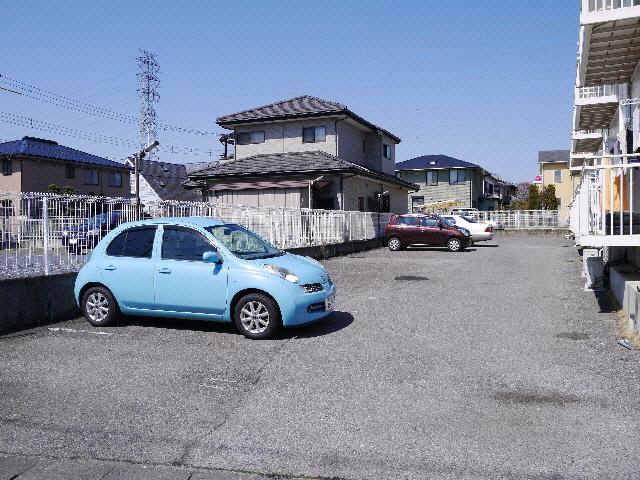 【駐車場】 | ロイヤルハイツ | 駐車場