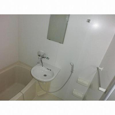 【浴室】 | シーズン北岡 | 同一間取り反転タイプの写真です。