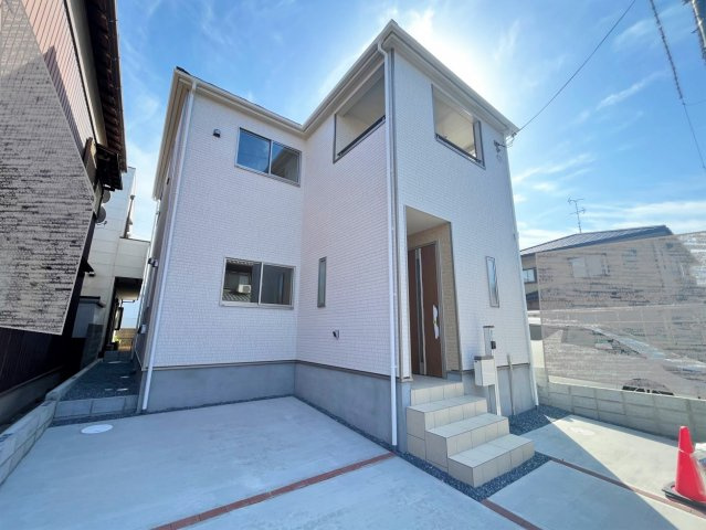 リビング畳コーナー付３ＬＤＫ☆駐車２台可能☆クレイドルガーデン八幡市八幡三反長第１の外観|外観