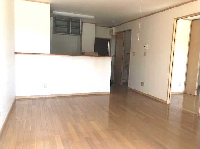 ヴュー鏡川の居間・リビング|ゆったりとした居間です（反転の場合がございます）