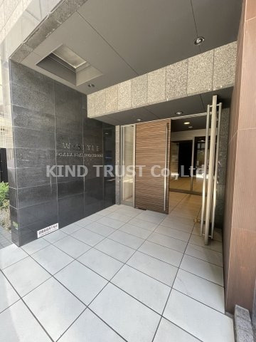 W-style大阪駅前のエントランス|ゆとりのあるエントランスです