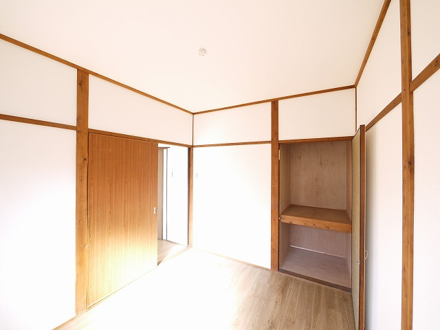大西信良貸家（大安寺１丁目）の洋室|落ち着いた色調の洋室です
