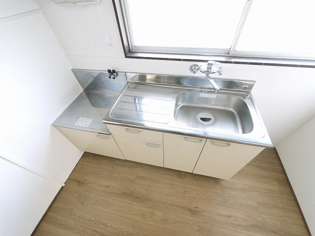 大西信良貸家（大安寺１丁目）のキッチン|コンパクトなキッチンで掃除もラクラク