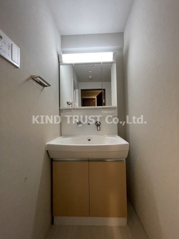 リアンカーサ長柄の独立洗面台|独立洗面台、小物を置くことができて便利です