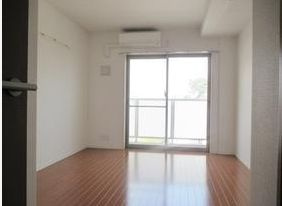 【居間・リビング】 | びゅうコート国府津 | ゆったり過ごせるリビングです