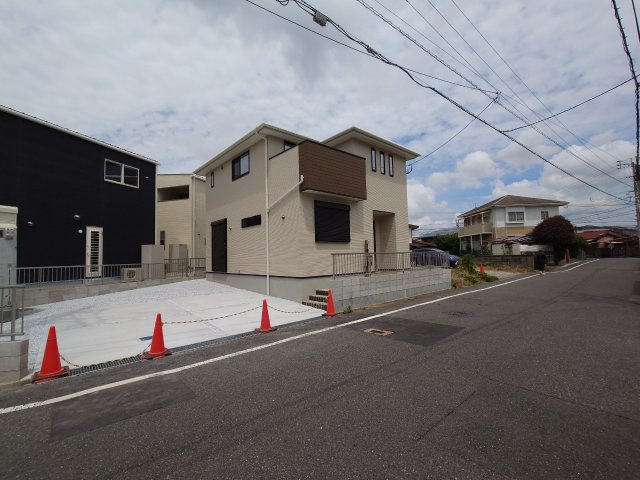 SUN COURT－サンコート－小倉南区若園2丁目　【小倉南区　新築戸建て】の前面道路含む現地写真|交通量も少なく駐車しやすい♪