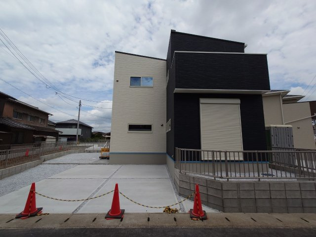 SUN COURT－サンコート－小倉南区若園2丁目　【小倉南区　新築戸建て】の外観|駐車スペースは２台可能♪【小倉南区　新築戸建て】