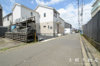 【前面道路含む現地写真】