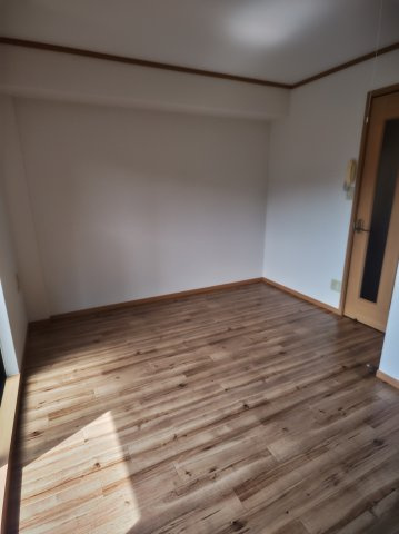 【内装】 | レイナ・ソレアード | 内装です