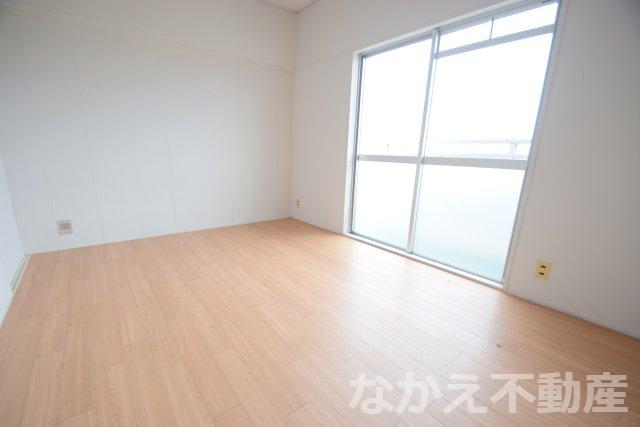 【寝室】 | 広くて明るい寝室