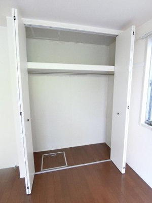 【収納】 | フォレ・リッシュ | 洋室6.3帖のお部屋にあるクローゼットです♪かさばりやすいコートなどもハンガー掛けができます♪