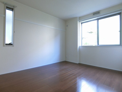 【洋室】 | フォレ・リッシュ | 洋室6.3帖☆角部屋二面採光のお部屋です！ベッドを置いて寝室にするのもオススメです☆