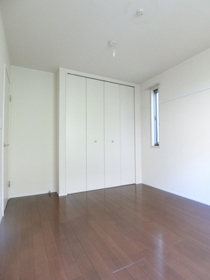 【洋室】 | フォレ・リッシュ | 洋室6.3帖☆クローゼットがあります♪お洋服の多い方もお部屋が片付いて快適に過ごせますね♪