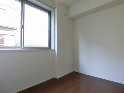 【寝室】 | フォレ・リッシュ | 洋室3.5帖☆子供部屋や書斎など多用途に使えそうなお部屋です♪洋室のお部屋はお手入れもラクラク～♪