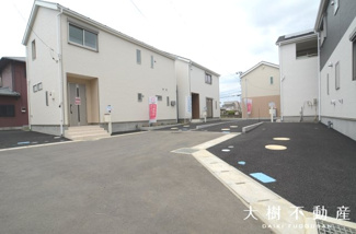 【前面道路含む現地写真】