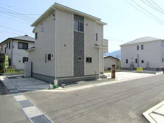 【前面道路含む現地写真】 | 前面道路含む現地写真です