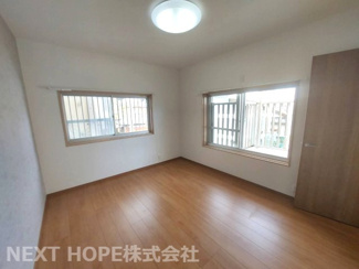 【洋室】 | 尼崎市大庄西町１丁目中古戸建 | ２階洋室7帖です♪二面採光の明るい室内です！ぜひ現地でご確認ください！