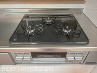 【キッチン】 | 尼崎市大庄西町１丁目中古戸建 | ガス３コ口コンロでお料理もスピーディーに仕上がります♪