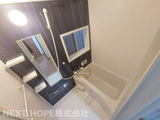 【浴室】 | 尼崎市大庄西町１丁目中古戸建 | 新品のユニットバスです♪一日の疲れを癒してくれます！窓も有り、換気も十分に行えます！