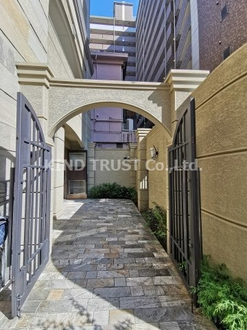 プリマクラッセのエントランス|落ち着いたエントランスです