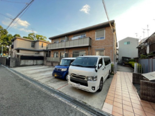 ヴァンデローズ　(vent des roses)　☆弊社管理物件☆の駐車場|駐車場に車を止められます